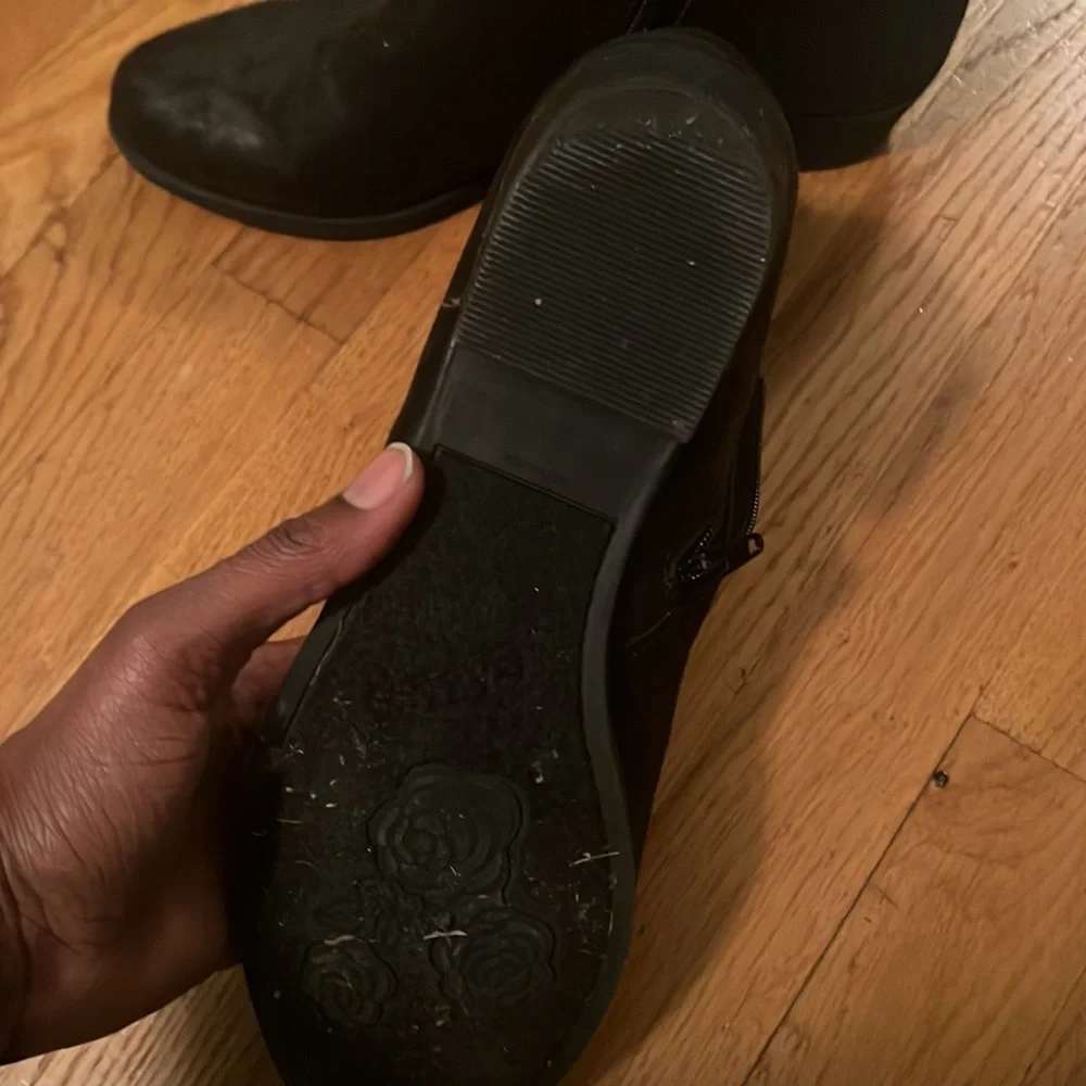 WOMENS BLACK DISTRESSED CHELSEA BOOTS SIZE 10M - Picture 4 of 6